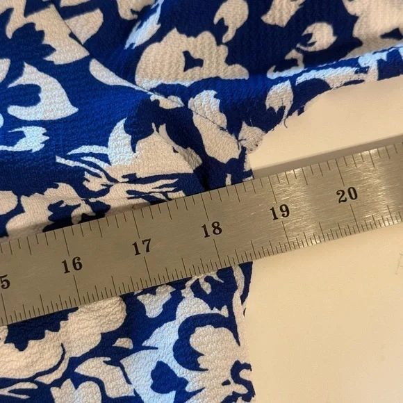 Monteau Los Angeles Women’s Dress Size Large Blue & White Floral Buttons - Picture 11 of 16